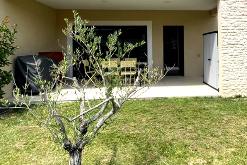 Une terrasse semi couverte